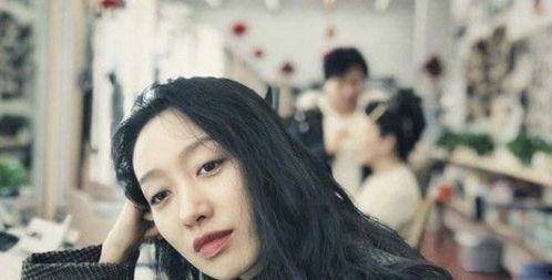 黄觉老婆麦子背景