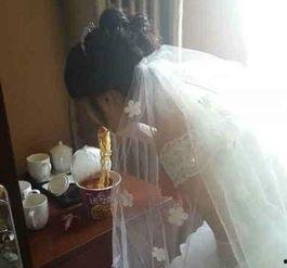 抱新娘搞笑图,抱新娘搞笑瞬间，笑翻全场！